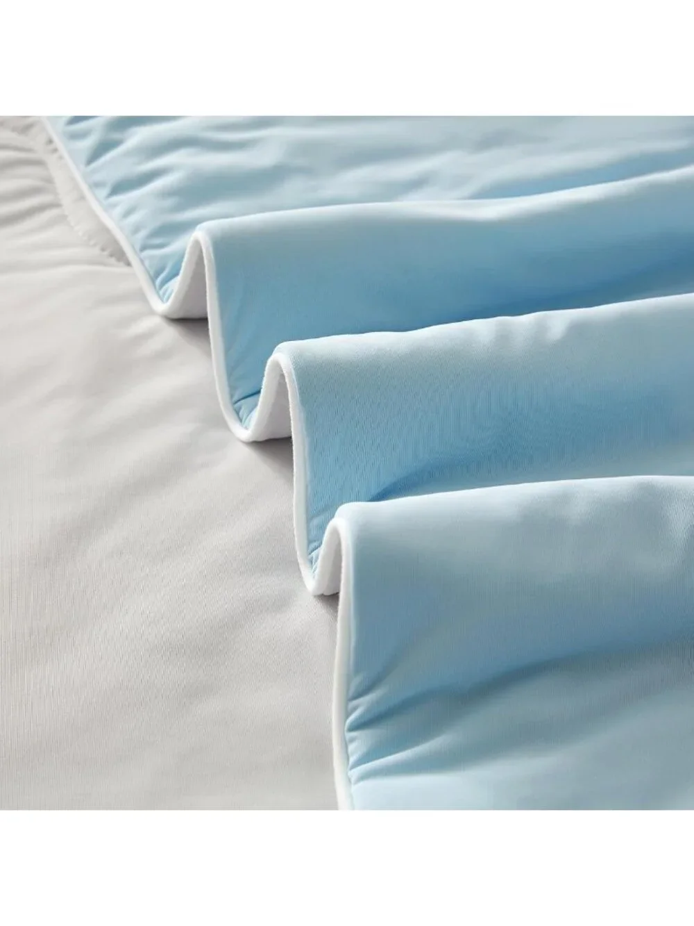 Lightweight King Cooling Comforter, Breathable Q-Max 0.45 Blanket for Hot